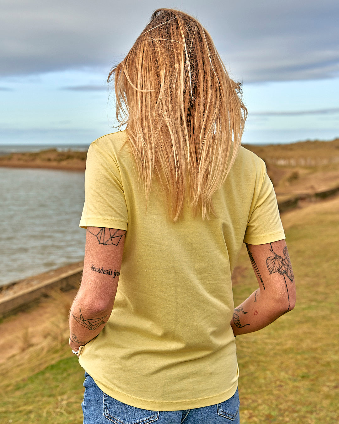 Light yellow t outlet shirt ladies